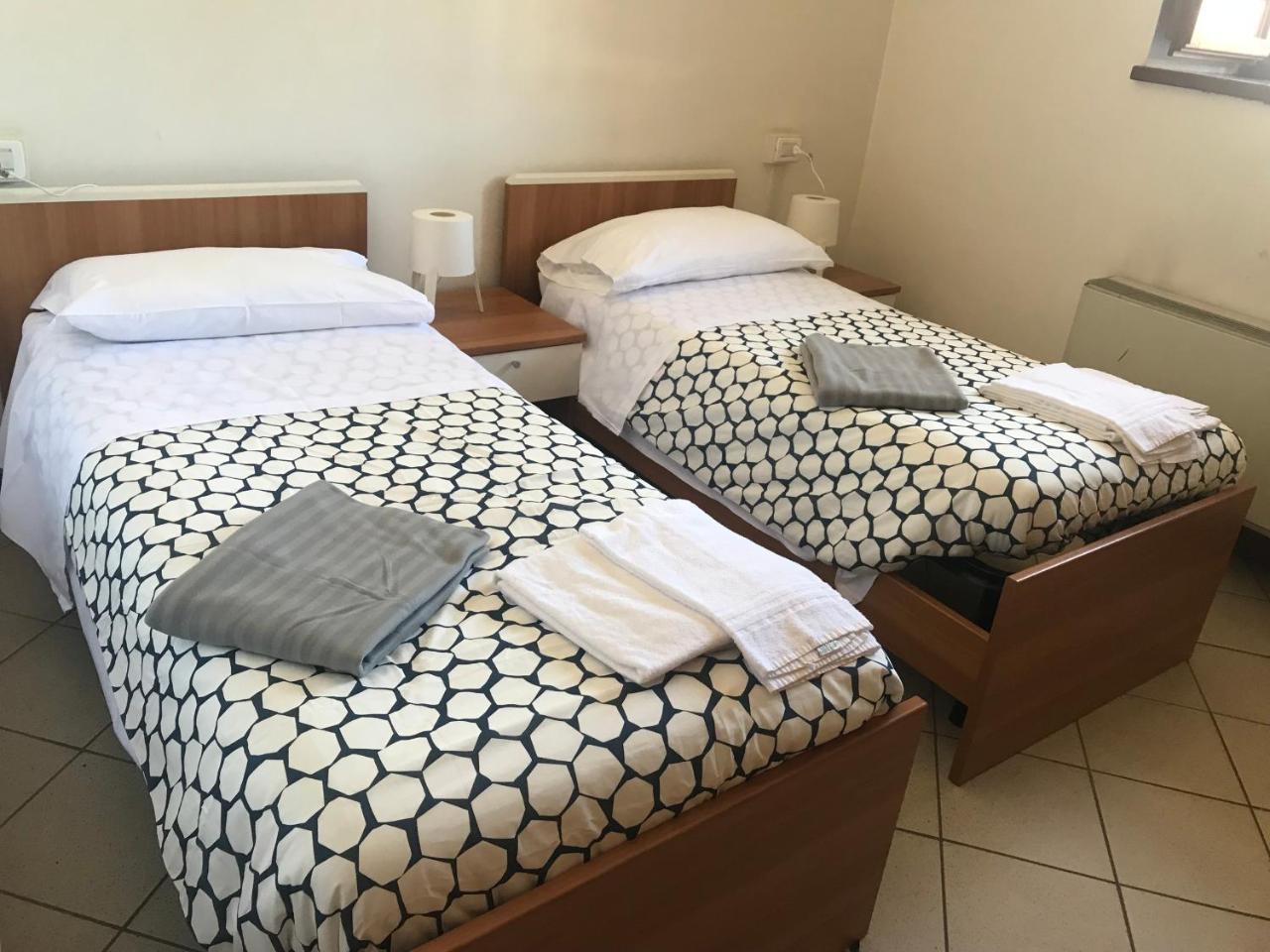 Albergo E Ostello Della Gioventu Biella Centro Storico Exterior foto