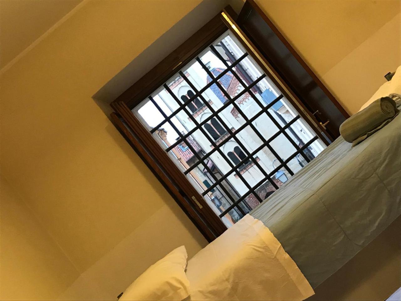 Albergo E Ostello Della Gioventu Biella Centro Storico Exterior foto